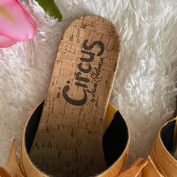 Circus Sam Edelman Yellow Bow Sandals - Picture 4 of 10